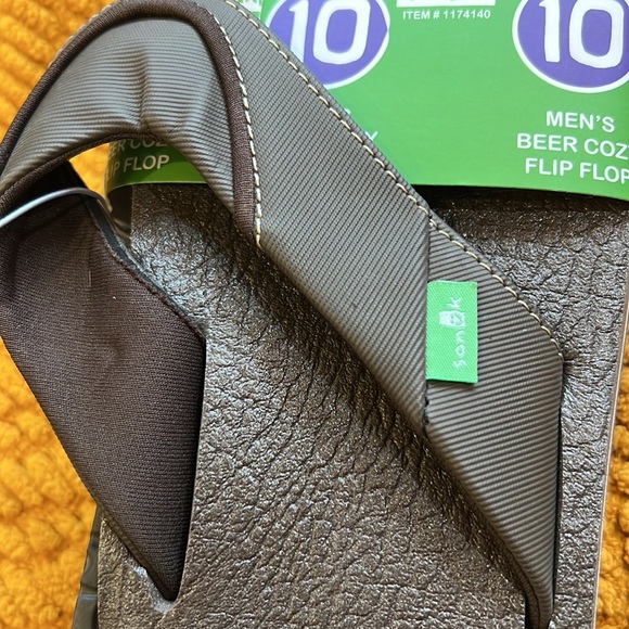Sanuk Men’s Beer Cozy Flip Flops in Brown - Size 10. - Picture 3 of 3